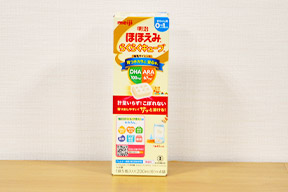 小型缶入りの粉ミルク